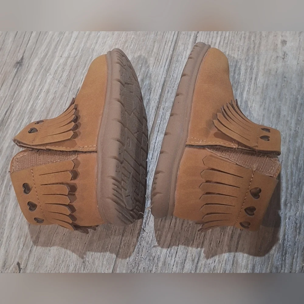 Carter's Simple Joys Fist Walker Tan Moccasin Fringe Shoes Sz. 4